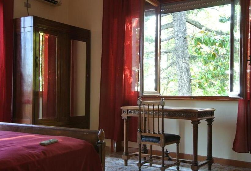Четырехместный Номер Стандарт с Балконом, Villa Nicodemo