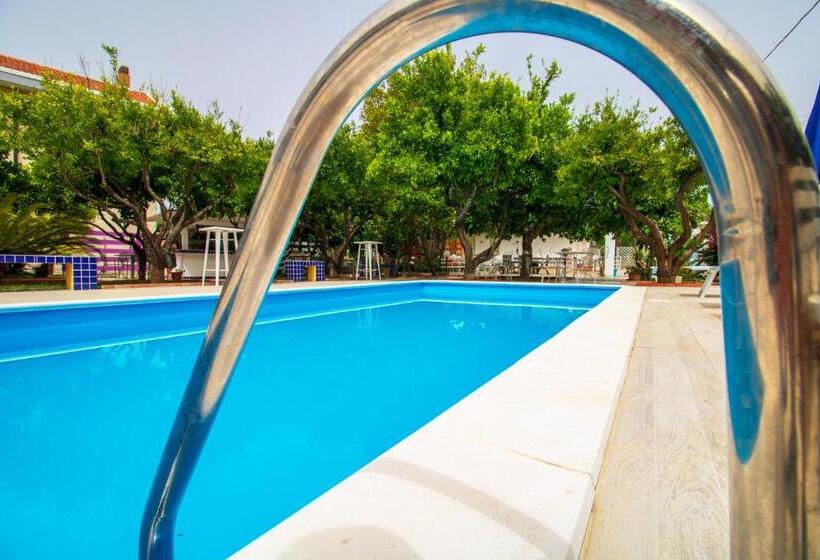 泳池景标准四人房间, Villa Nicodemo