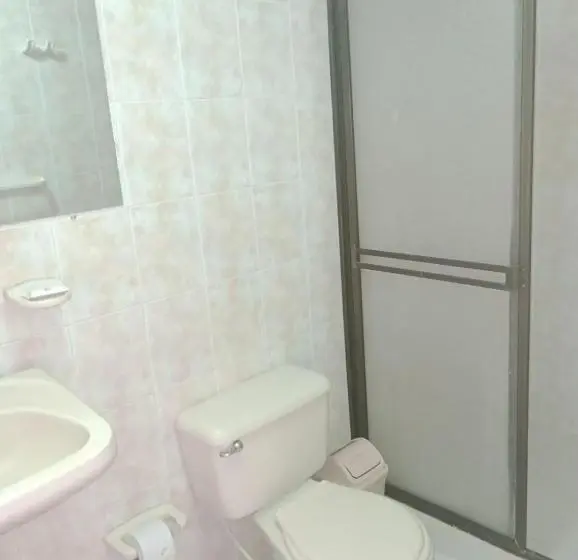 Standard Kolmen Hengen Huone, Gimaura