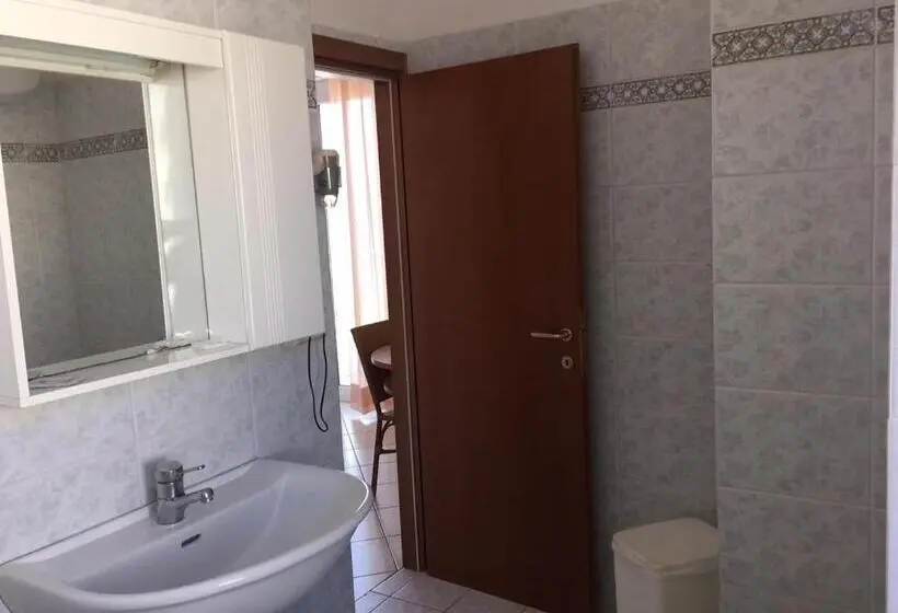 اتاق استاندارد چهارنفره با بالکن, Lido