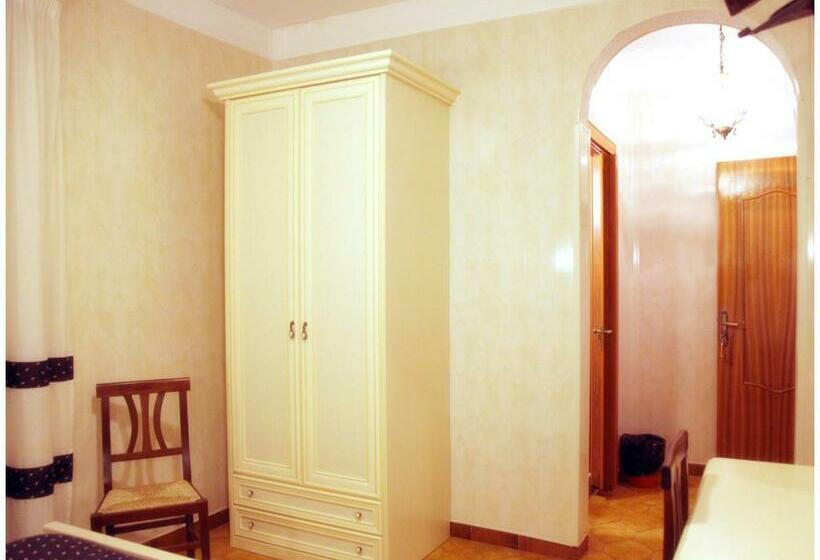 标准单人间, Pisani