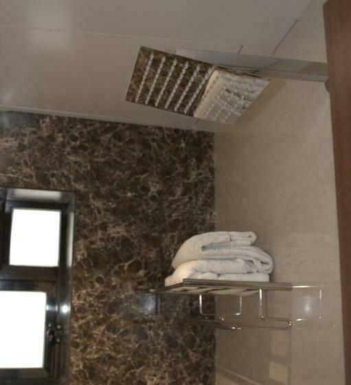 高级大房间, Sai Sanidhya