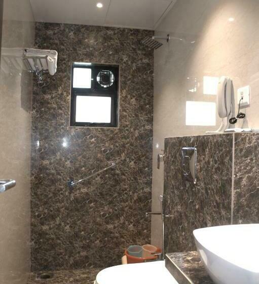 高级大房间, Sai Sanidhya