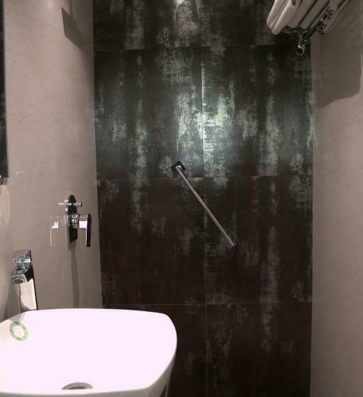 高级大房间, Sai Sanidhya