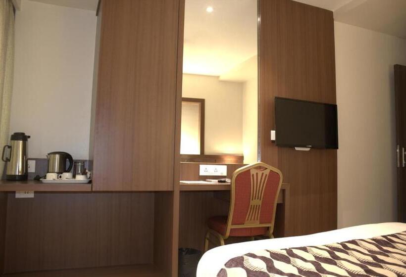 高级大房间, Sai Sanidhya