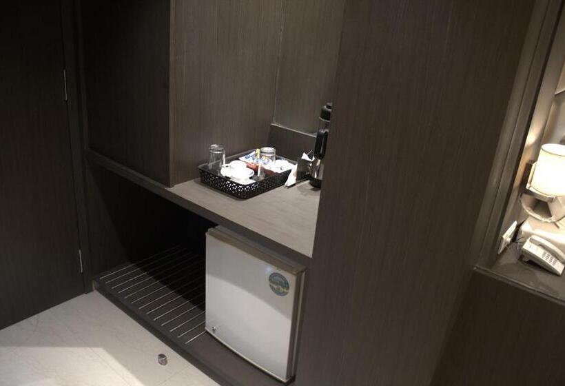 高级大房间, Sai Sanidhya