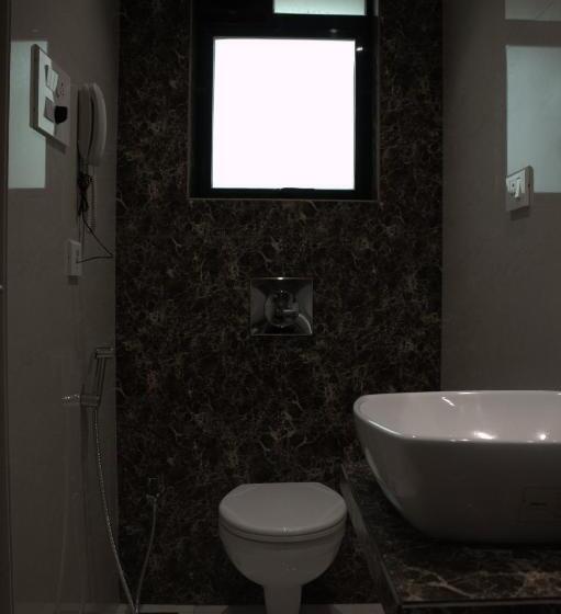 高级大房间, Sai Sanidhya