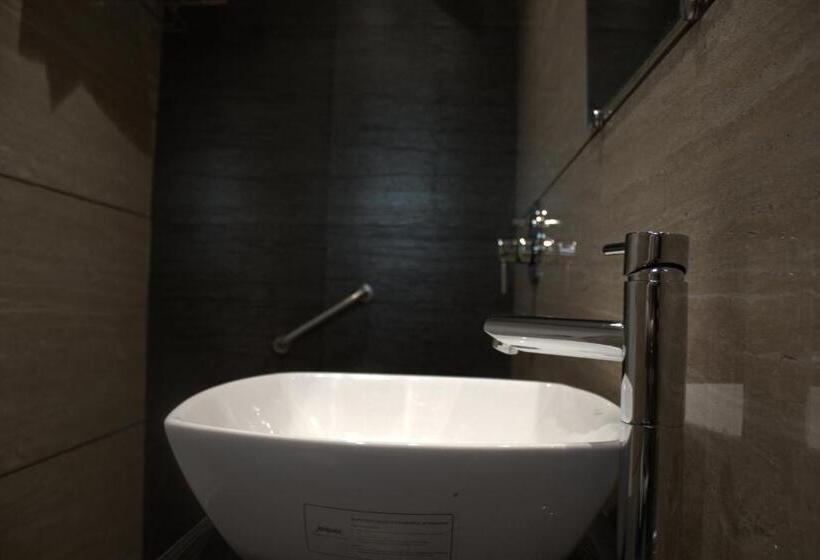 高级大房间, Sai Sanidhya