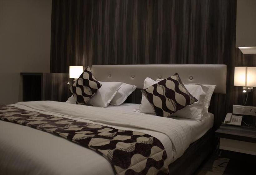 高级大房间, Sai Sanidhya