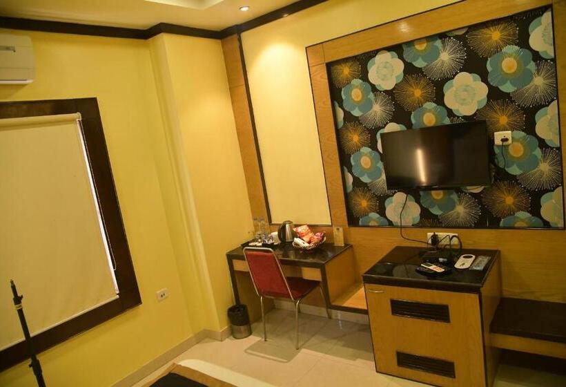 デラックスルーム, Sonar Tori Agartala