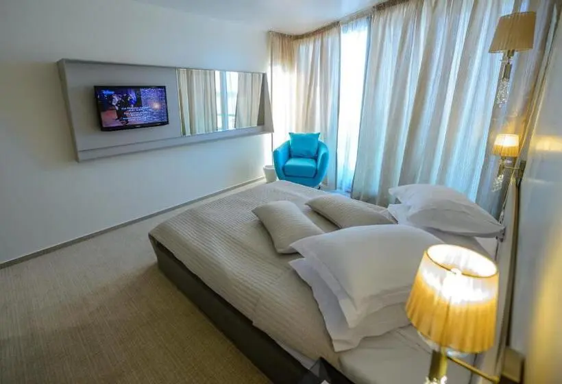 Perhehuone, Turquoise All Inclusive