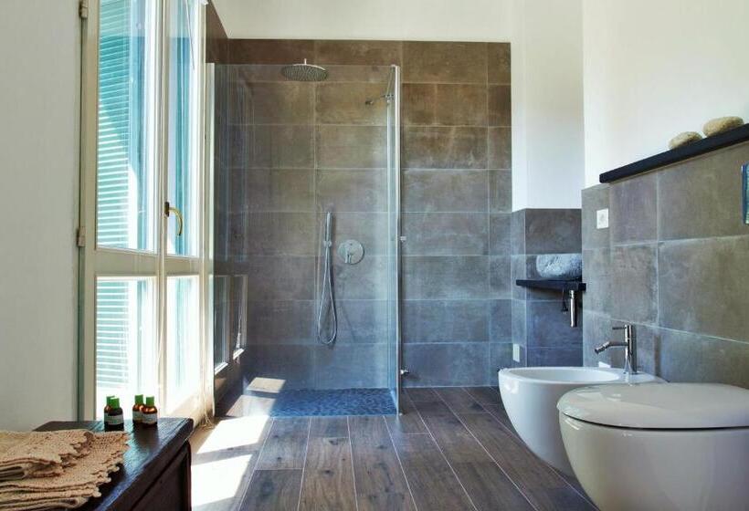 غرفة قياسية ثلاثية, Il Fiume Azzurro Home B&b