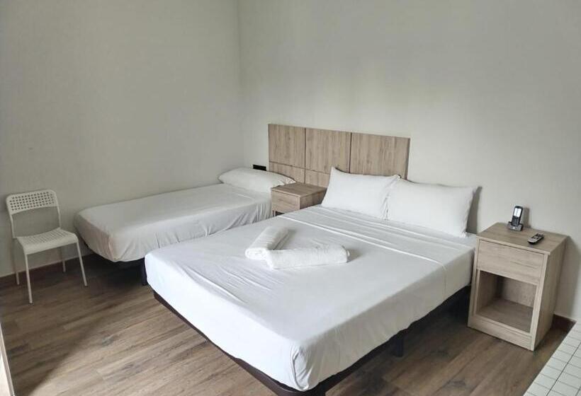 اتاق استاندارد سه نفره, Melilla Centro