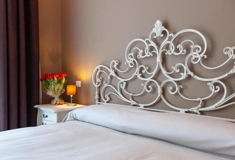 Superior Neljän Hengen Huone, Art Hotel Ventaglio