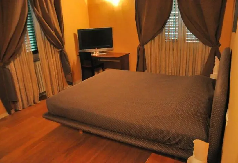 اتاق استاندارد سه نفره, B&b Al Canto Del Cavour