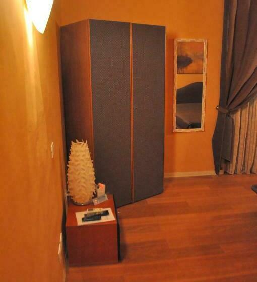 اتاق استاندارد سه نفره, B&b Al Canto Del Cavour