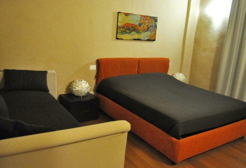 اتاق راحتی سه تخته, B&b Al Canto Del Cavour