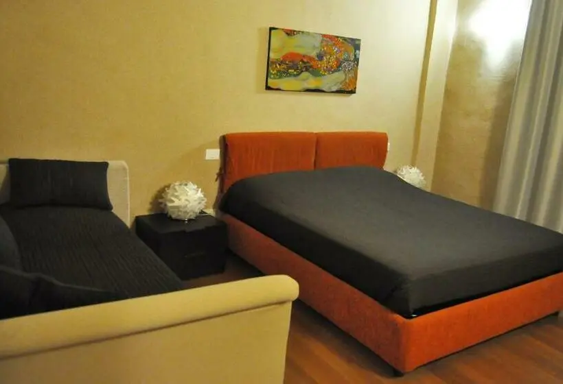 اتاق راحتی سه تخته, B&b Al Canto Del Cavour