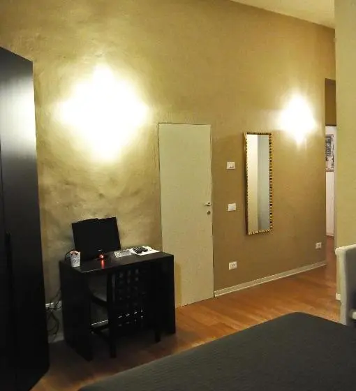 اتاق راحتی سه تخته, B&b Al Canto Del Cavour