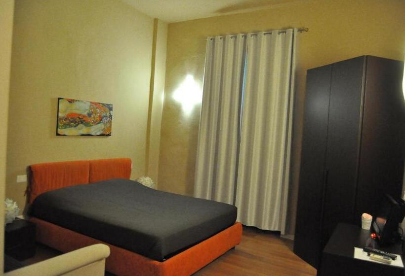 اتاق راحتی سه تخته, B&b Al Canto Del Cavour