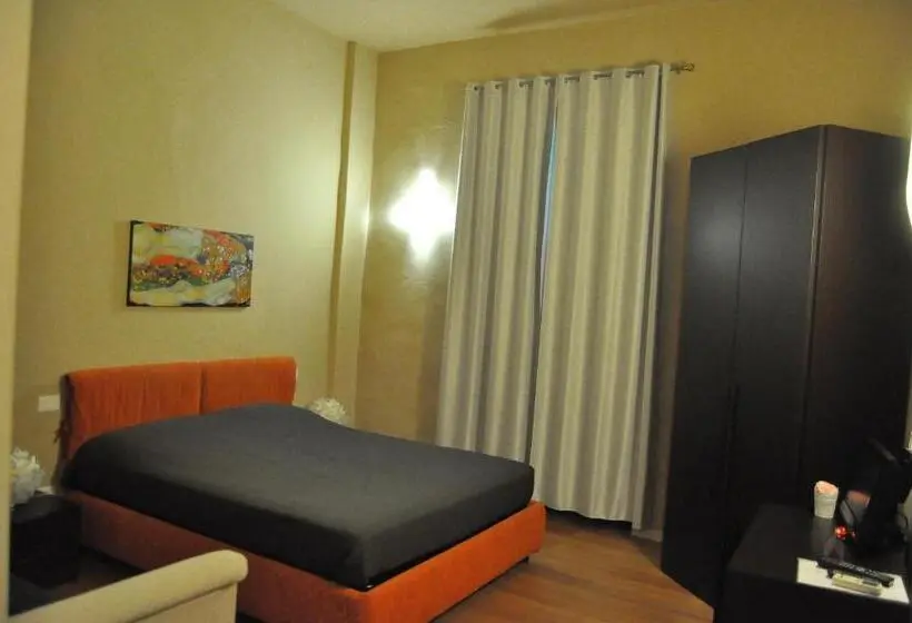 اتاق راحتی سه تخته, B&b Al Canto Del Cavour
