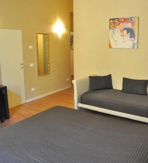 اتاق راحتی سه تخته, B&b Al Canto Del Cavour