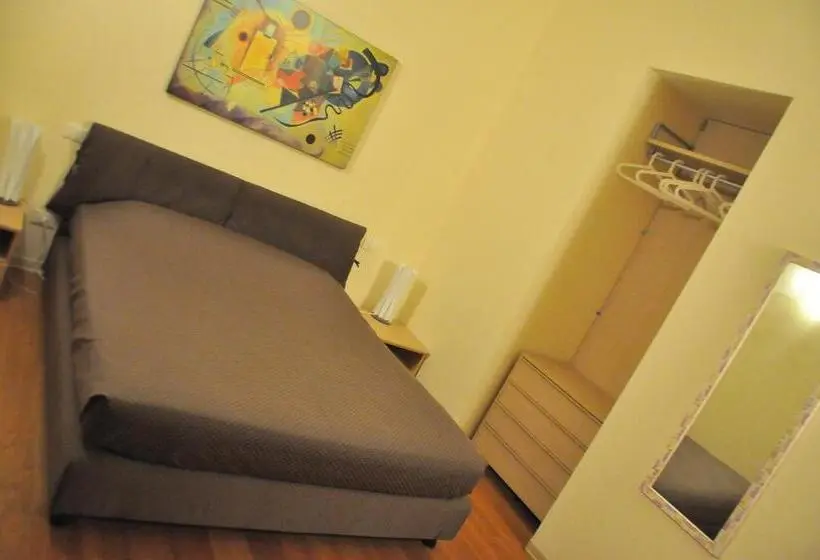 اتاق استاندارد, B&b Al Canto Del Cavour