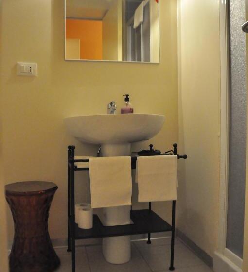 اتاق استاندارد, B&b Al Canto Del Cavour