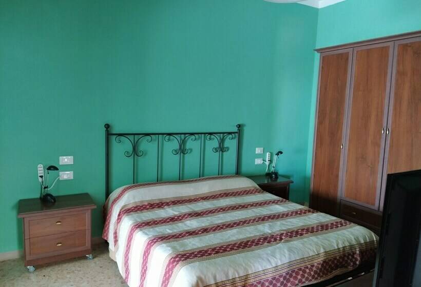 חדר סטנדרט לארבעה, B&b Falcone