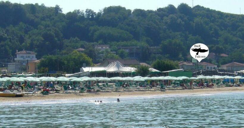 חדר סטנדרט לארבעה, B&b Falcone