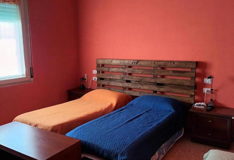 חדר סטנדרט לשלושה, B&b Falcone