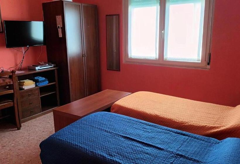 חדר סטנדרט לשלושה, B&b Falcone