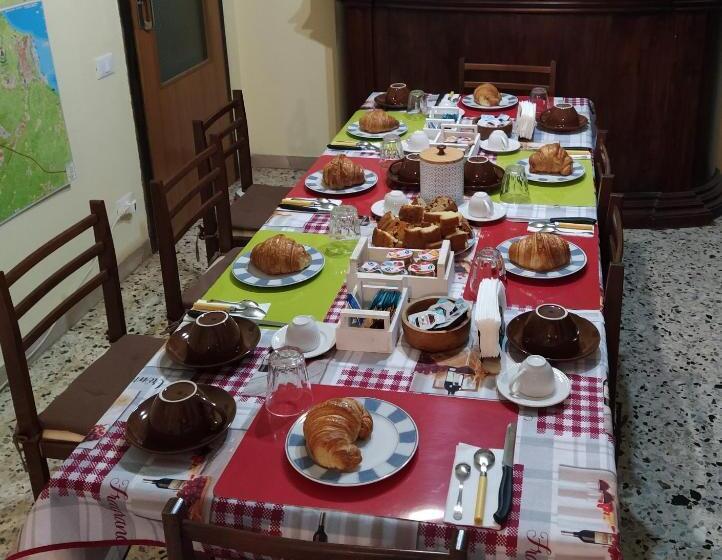 חדר סטנדרט לשלושה, B&b Falcone