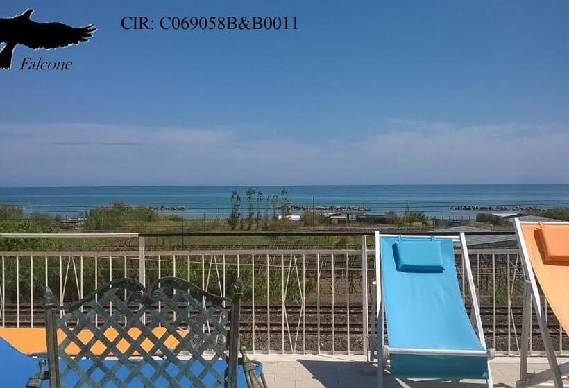 חדר סטנדרט לשלושה, B&b Falcone