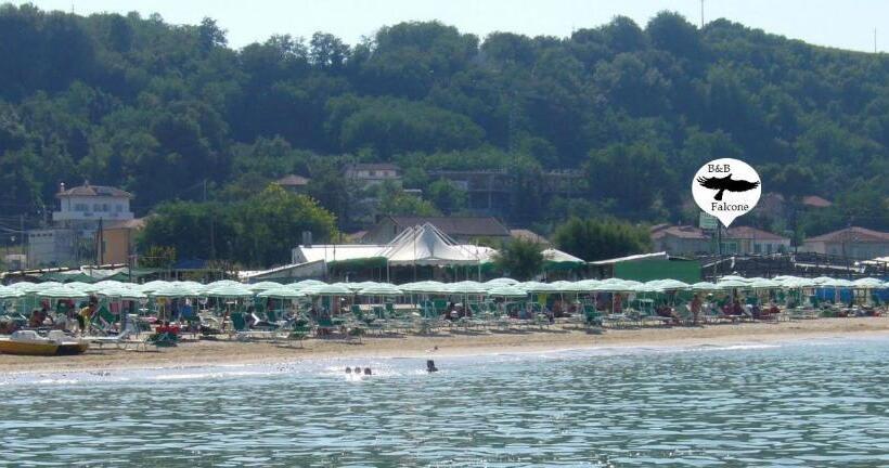 חדר סטנדרט לשלושה, B&b Falcone