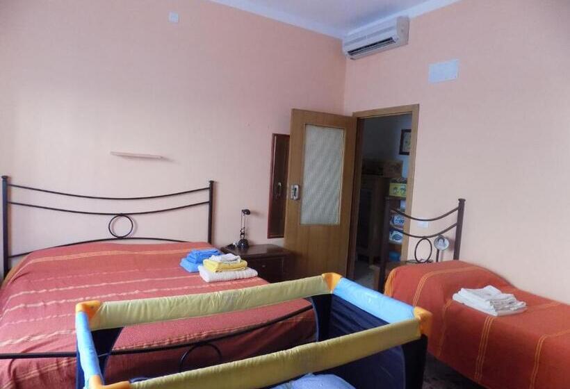 חדר סטנדרט לשלושה, B&b Falcone