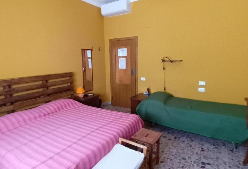 חדר סטנדרט לשלושה, B&b Falcone