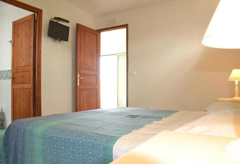 اتاق خانوادگی با چشم‌انداز دریا, B&b Talìa