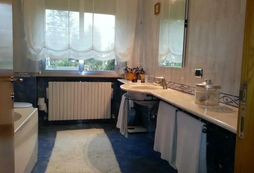 اتاق لوکس چهار تخته, Al Villino Del Sole