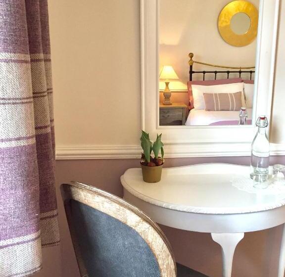 غرفة قياسية, Balally House