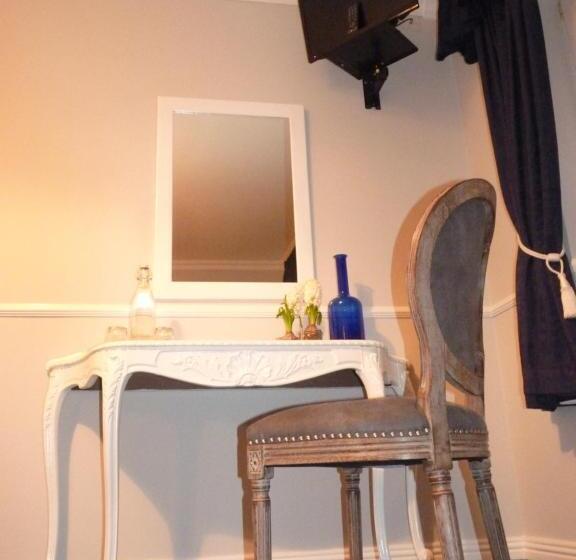 غرفة قياسية ثلاثية, Balally House