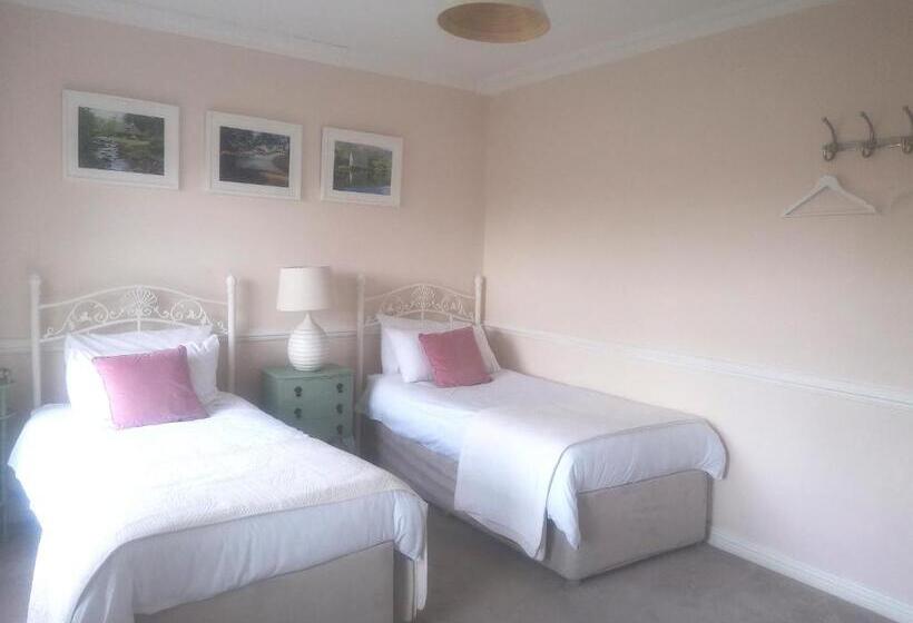 غرفة قياسية, Balally House