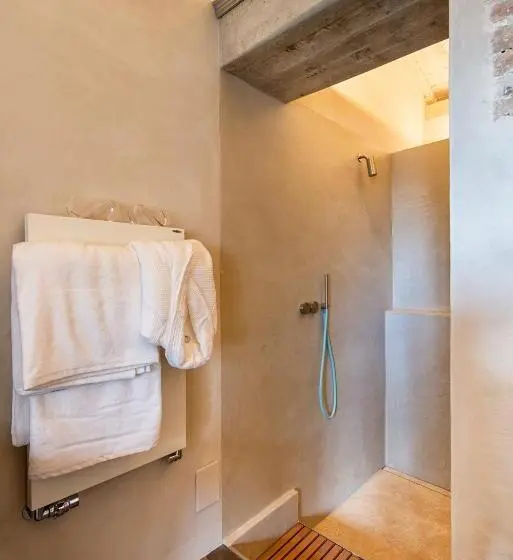 デラックスルーム, Drogheria E Locanda Franci