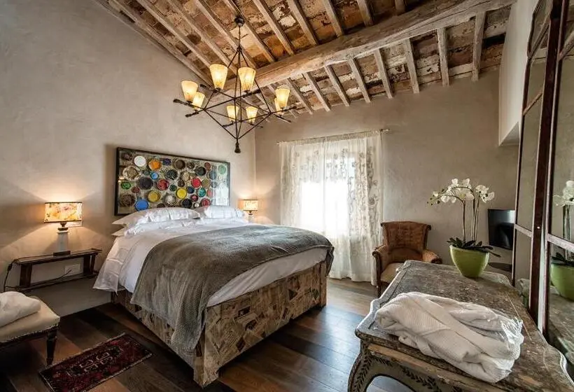 デラックスルーム, Drogheria E Locanda Franci