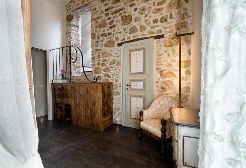 Deluxe Szoba, Drogheria E Locanda Franci