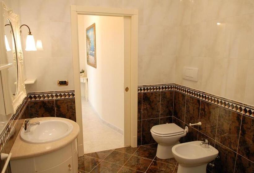 اتاق استاندارد سه نفره, Villa Caramia
