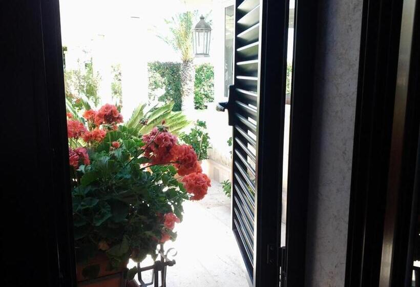 اتاق لوکس, Villa Caramia