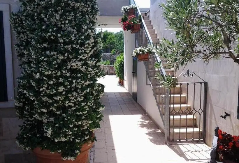 اتاق لوکس, Villa Caramia