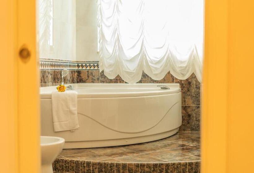 标准三人间, Villa Caramia