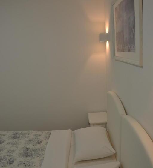 اتاق استاندارد یک نفره, Albergo Del Pozzo